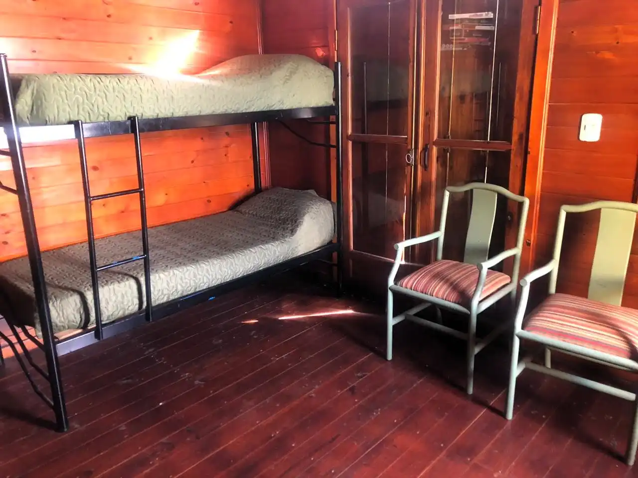 Habitación familiar con 4 cuchetas y vista al río