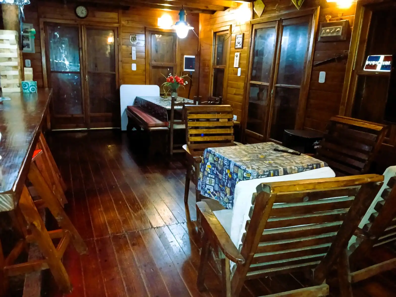 Interior acogedor de la cabaña